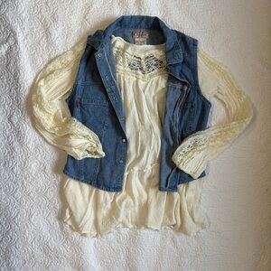 ❤️ Lace Peasant Blouse – Kori America White Ivory Tiered Long Sleeve | M